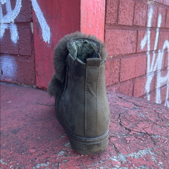Faux Fur Trimmed Olive Green Ankle Boots - Picture 5 of 6
